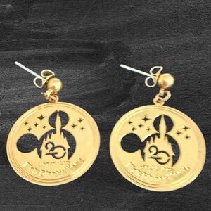 EUC! STRIKING WALT DISNEY WORLD 20TH  ANNIVERSARY CINDERELLA CASTLE EARRINGS